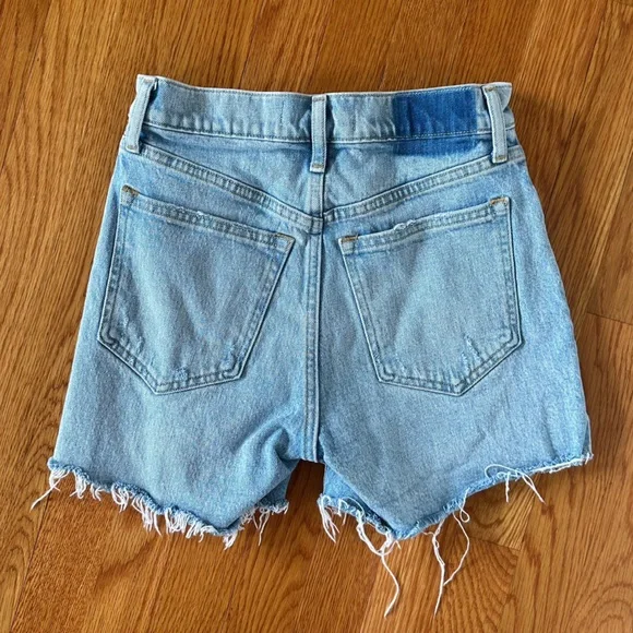 Abercrombie 4” High Rise Mom Short - Picture 2 of 3